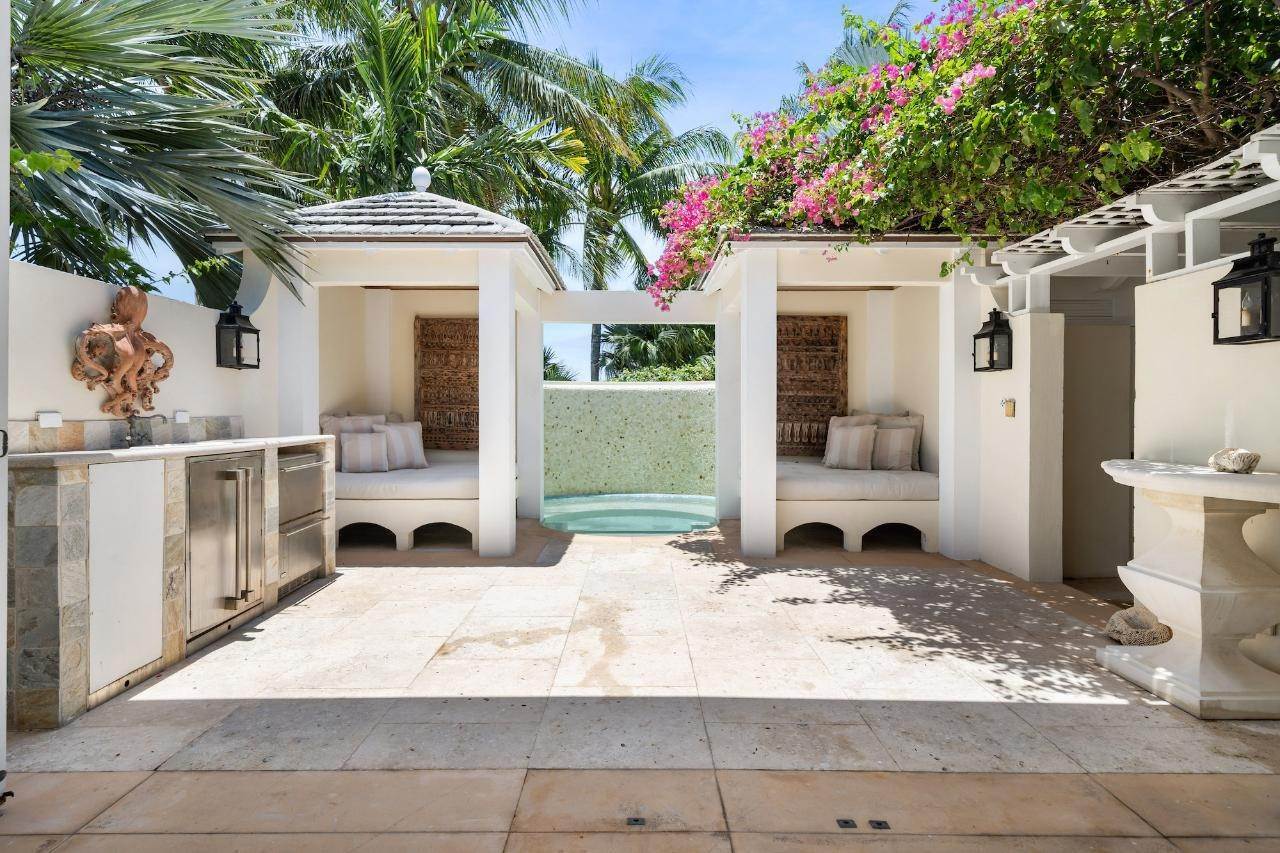 31. Single Family Homes for Sale at Ocean Club Estates, Paradise Island, Nassau and Paradise Island Bahamas