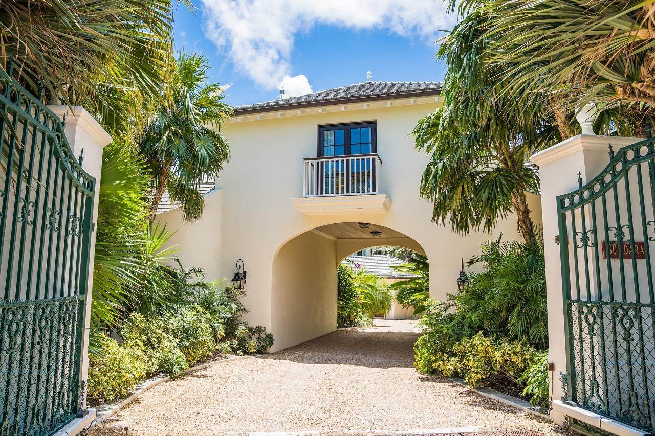 33. Single Family Homes for Sale at Ocean Club Estates, Paradise Island, Nassau and Paradise Island Bahamas