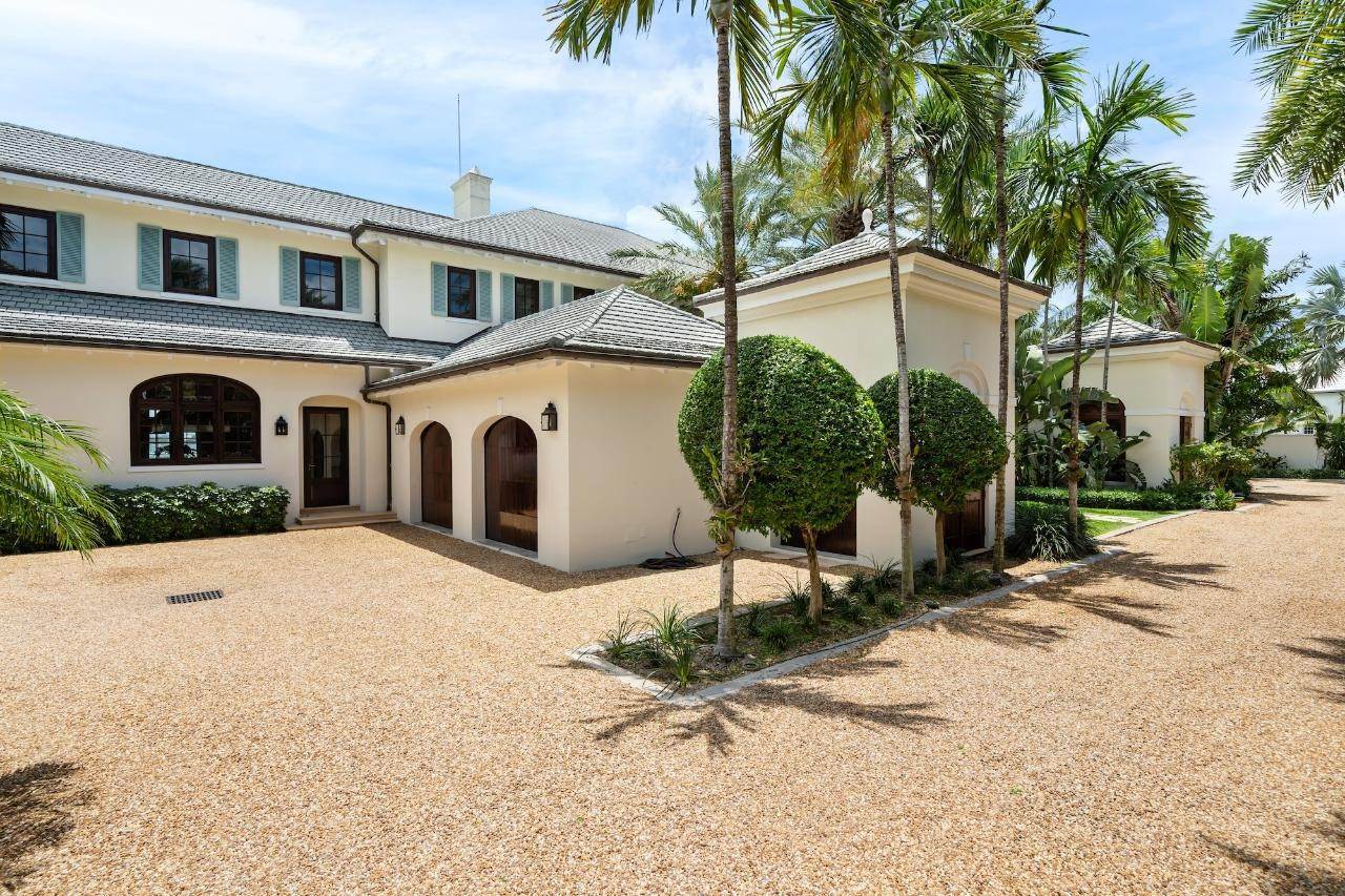 40. Single Family Homes for Sale at Ocean Club Estates, Paradise Island, Nassau and Paradise Island Bahamas