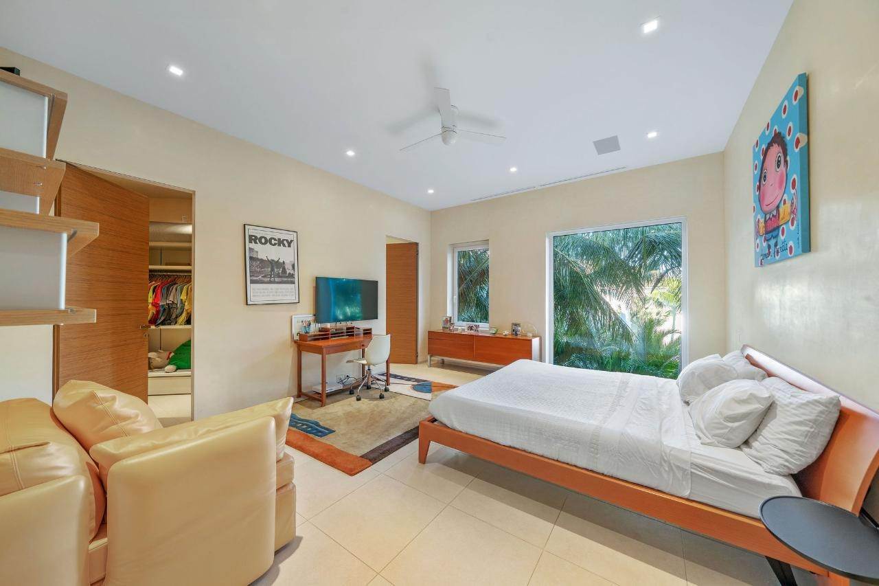 57. Single Family Homes for Sale at Ocean Club Estates, Paradise Island, Nassau and Paradise Island Bahamas