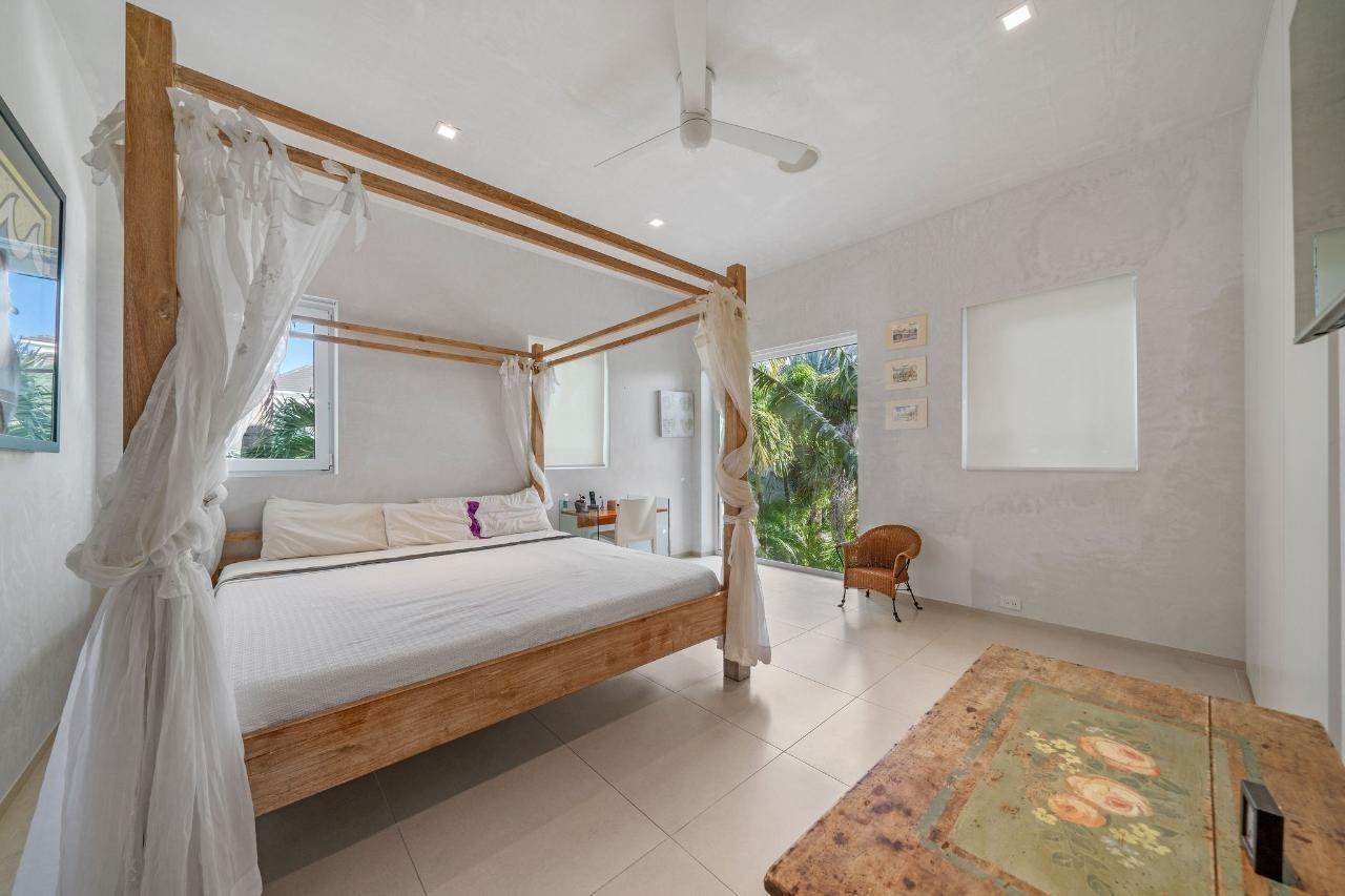 99. Single Family Homes for Sale at Ocean Club Estates, Paradise Island, Nassau and Paradise Island Bahamas